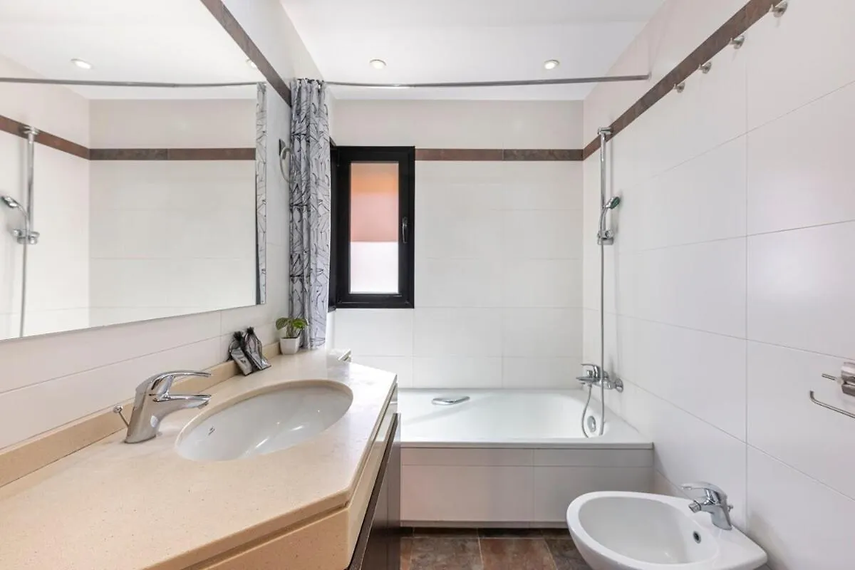 Great 3 Bedroom Apartment With Terrace In Golden Mile Marbella España