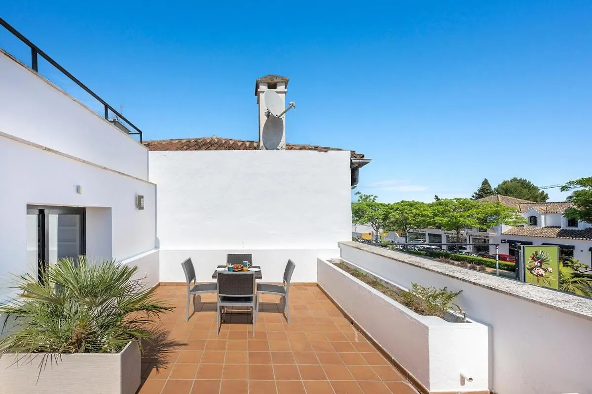 Great 3 Bedroom Apartment With Terrace In Golden Mile Marbella