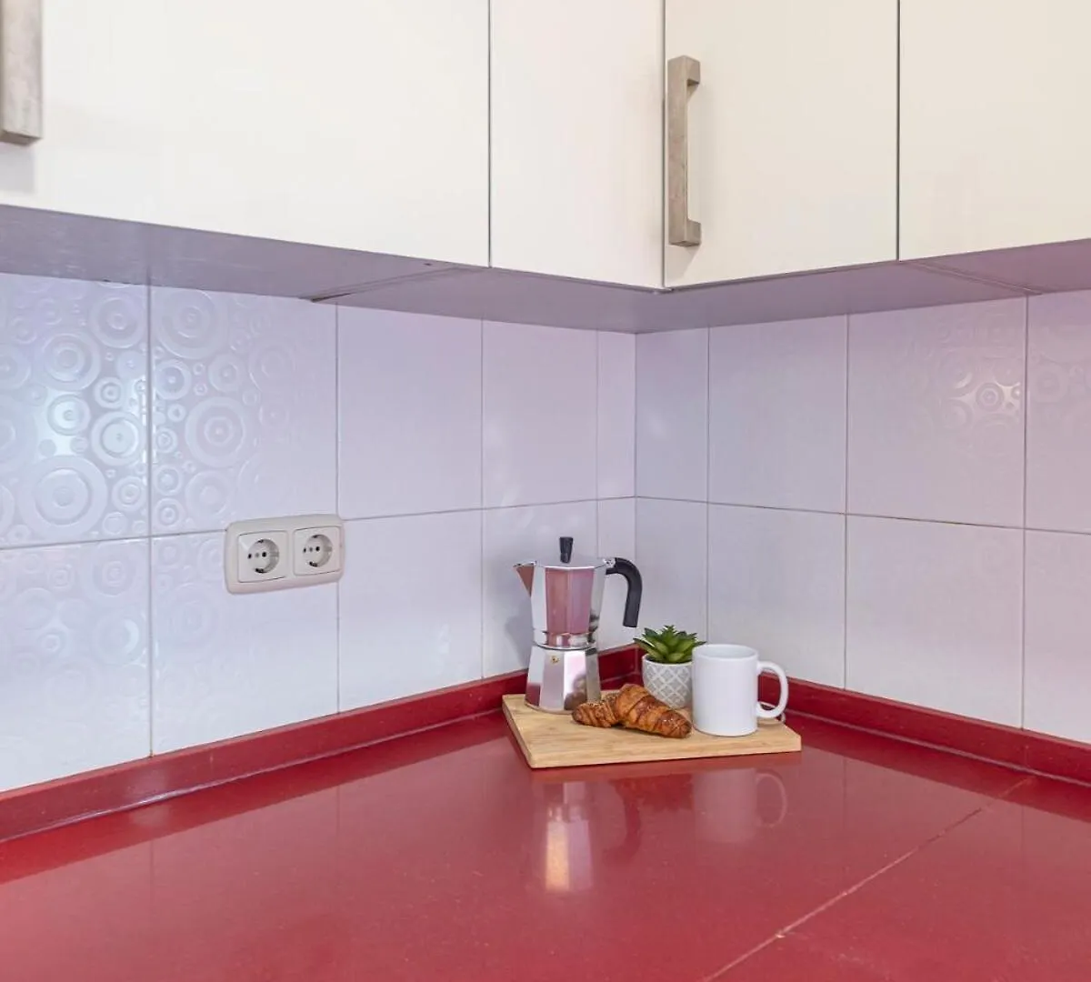 Great 3 Bedroom Apartment With Terrace In Golden Mile Marbella